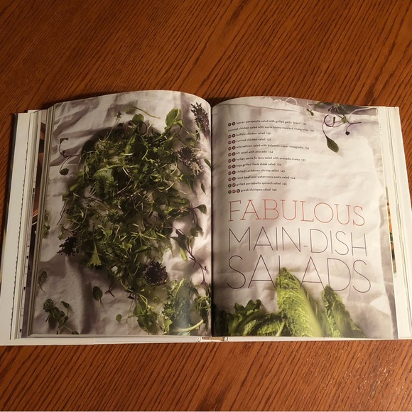 The Skinnytaste Cookbook: Light on Calories, Big on Flavour by Gina Homolka - Picture 7 of 9